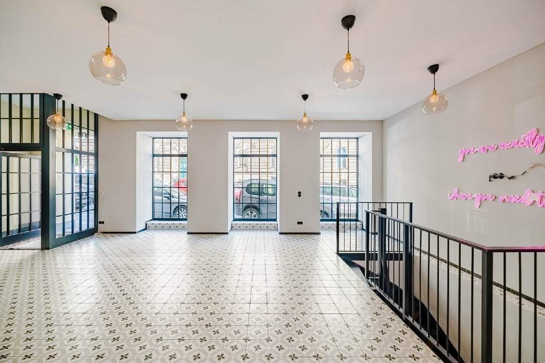 Exklusives Gastro-Ecklokal mit Altbau-Charme und High-End-Design im 9. Bezirk zu mieten