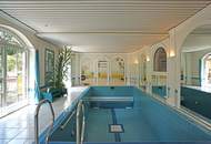 Repräsentative Traum-Villa in ruhiger Aussichtslage! Schwimmhalle, Sauna und Biotop