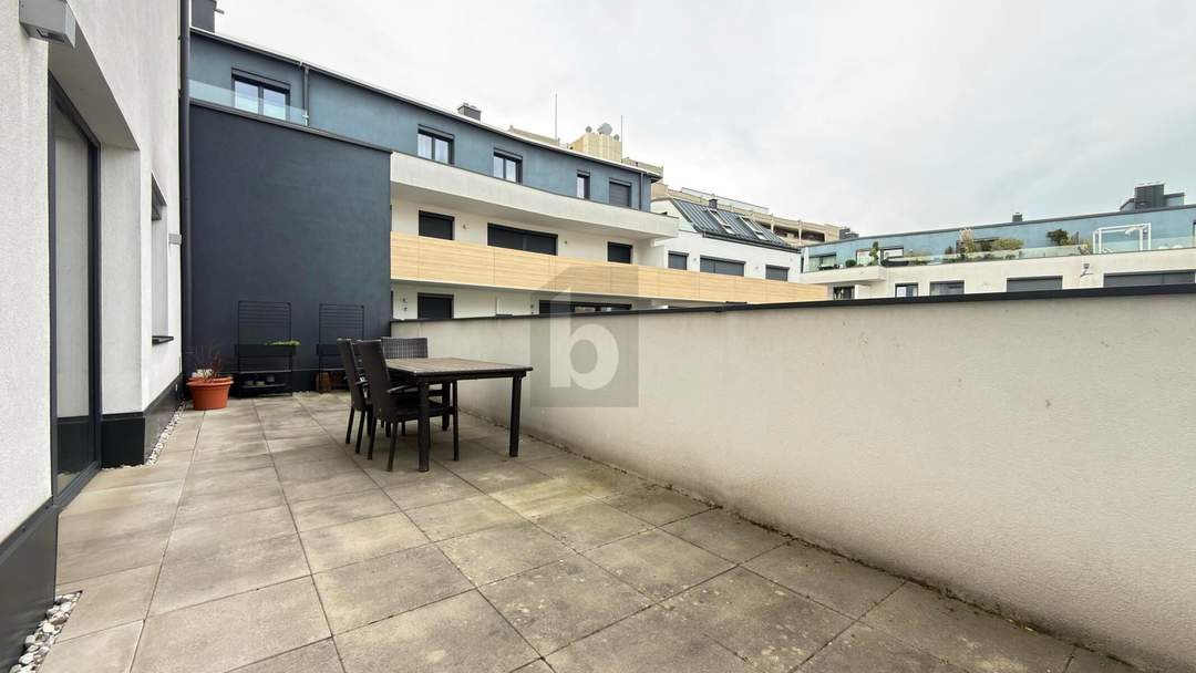 NEUWERTIG IN TOP ZENTRALER RUHELAGE MIT 30 QM BALKON!!