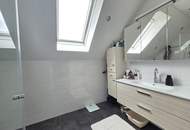 Klassisches Dreigiebelhaus mit eigenem Sonnen- Salar- Heizkraftwerk in Ruhelage an einer Sackgasse