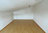 110 m² Dachgeschosswohnung mit Weitblick und Einbauküche; WG geeignet!