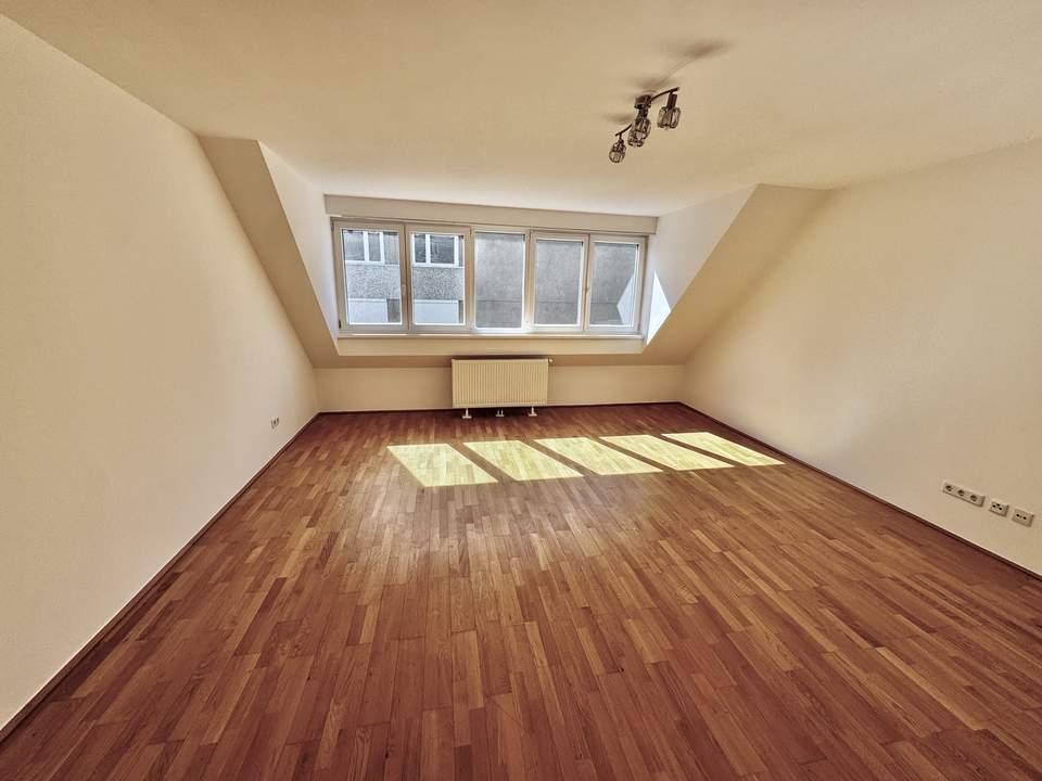 🏠 Moderne Dachgeschosswohnung in Top-Lage – 1060 Wien / Mariahilf