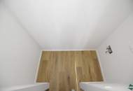 Erstbezug nach Sanierung: Schöne 2 Zimmer-Wohnung mit separater Küche