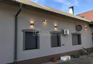 Viel Raum ! Viel Fläche ! Viel Freiheit ! 2 Wohneinheiten, Garagen, Halle, Garten, ...