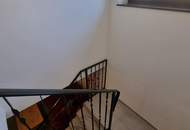 LIEBEVOLLER BUNGALOW MIT GEPFLEGTEM GARTEN IN TRAUMHAFTER RUHELAGE