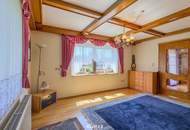 Großzügiges Wohnhaus am Dorfrand mit Nebengebäude