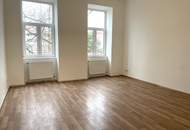 Großzügige sanierte 2-Zimmer-Altbauwohnung mit Potenzial und Ruhelage