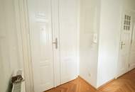 UNBEFRISTET! Repräsentative 4-Zimmer Altbauwohnung mit Loggia und Balkon Nähe The Mall!