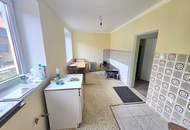 Wohnen, Arbeiten, Genießen – vielseitiges Zuhause in Vierkanthof-Struktur mit begrüntem Innenhof und großer Einfahrt