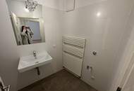 KARLSPLATZ IS CALLING: ruhige 2-Zimmer-Wohnung mit Gemeinschaftsdachterrasse!