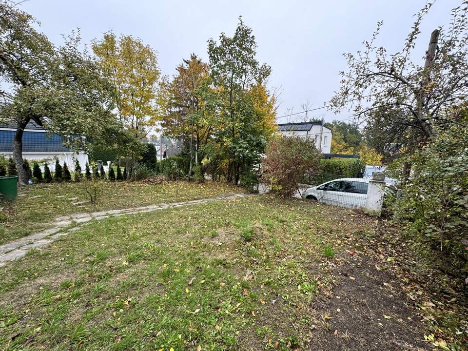 BAUGRUNDSTÜCK MIT SOMMERHAUS