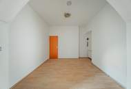 Sanierungsbedürftiger Zwei-Zimmer-Altbau - Lage mit guter Infrastruktur!