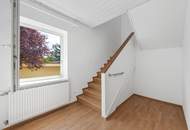 Ein Haus, viele Möglichkeiten | Großzügiges Zuhause mit zwei Wohnebenen und Ausbaureserve | 2 Küchen | Separate Eingänge | Garten mit viel Privatsphäre