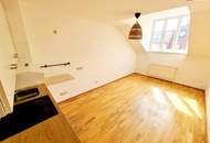 Frühlingsaktion! Entzückende Wohnung im Dachgeschoss in Best- und Ruhelage! Mit Sanierungsbedarf oder als Erstbezug nach Sanierung + Rundum saniertes Traumhaus! Jetzt zugreifen!