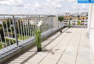 Traumhafte Dachgeschoßwohnung mit faszinierendem Panoramablick auf die Skyline.