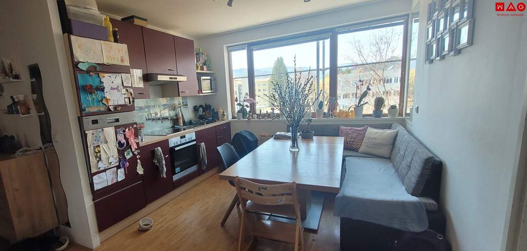 Modernes Wohnen im Holzhaus! Möblierte 3 Raumwohnung mit Balkon & Carport!