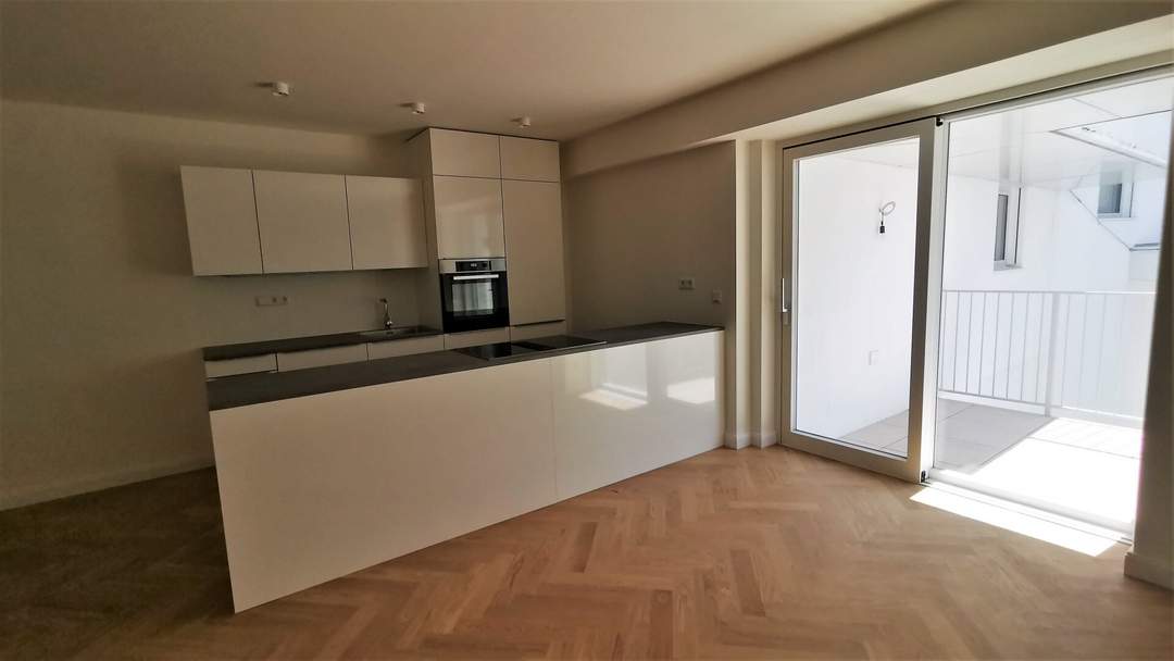 Moderne 4 Zimmer-DG-Wohnung mit hofseitigem Balkon