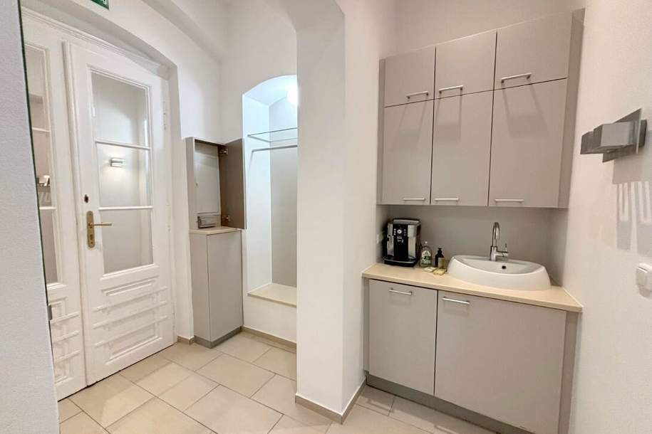 Provisionsfrei für den Mieter! Klimatisiertes 70m² EG-Büro, 60m² Hof-Terrasse!, Gewerbeobjekt-miete, 1.492,49,€, 1010 Wien 1., Innere Stadt