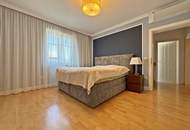 Stilvoll in Bestlage! Großzügiges Wohnhaus mit schönem Garten