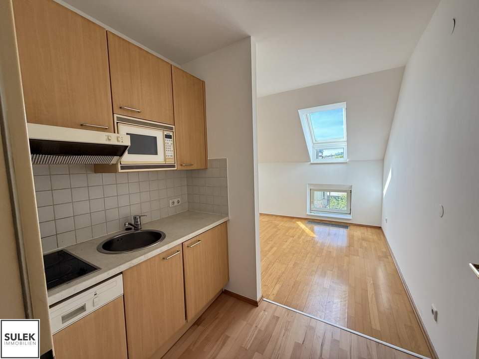 Charmante 2-Zimmer Dachgeschosswohnung im 13. Bezirk mit U4-Anbindung