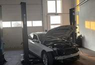 Mitbenutzer gesucht!!! Große Halle, Werkstatt mit Lichtkuppel, Sektionaltor 5m breit, 4,10m hoch und WC, inkl. PKW Parkplatz und 2 Hebebühnen