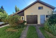 Solides Wohnhaus mit Nebengebäude und Pool in Kallham