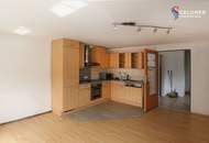 Altes Haus, 5 Zi, teilweise renoviert, Fenster & Türen erneuert, Dach neu eingedeckt, Carport