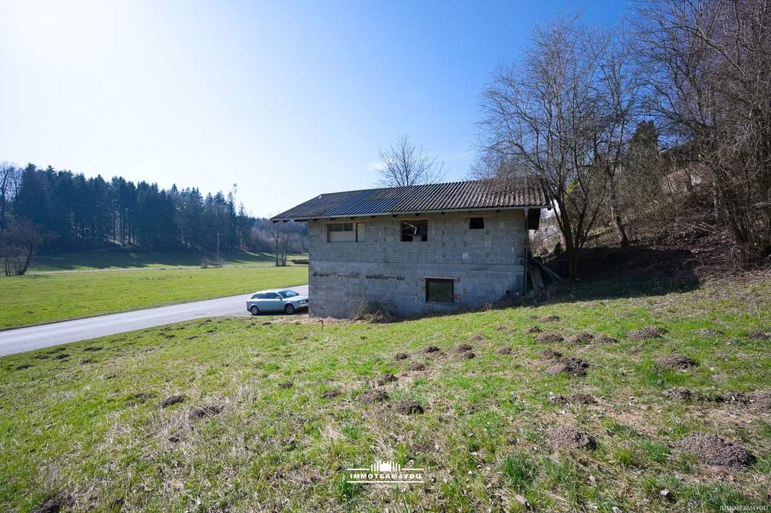 Leistbares Baugrundstück mit Altbestand (Doppelgarage)