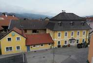 Gebäudeensemble im Zentrum - Café mit Pension und Wohnhaus sowie imposantem Stadl und Garten