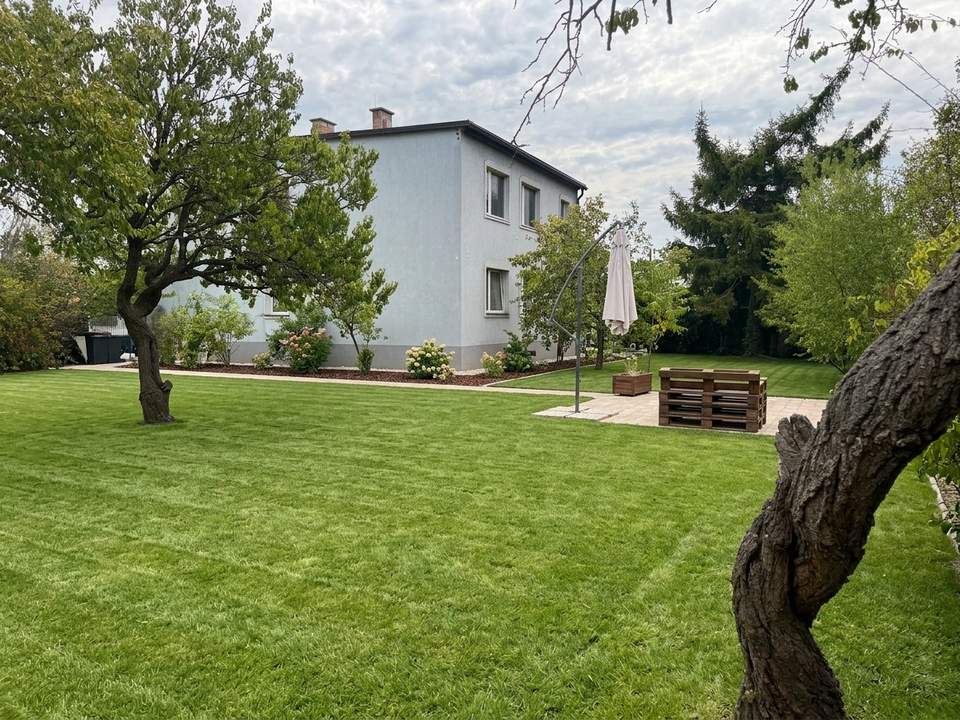Großzügiges Wohnhaus auf sonnigem Grundstück -ruhige Siedlungslage