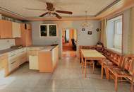 Großes Grundstück mit Einfamilienhaus und Lagerhalle