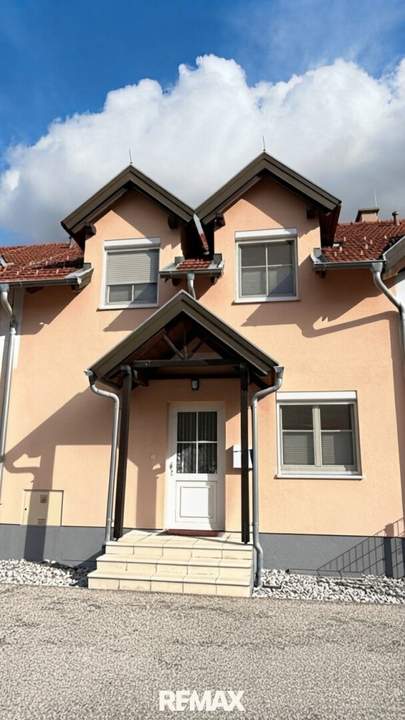 "Modernes Reihenhaus mit Pool, Keller, 2 Stellplätze&Garage!"