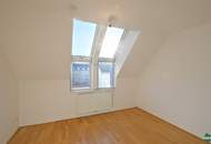 2-Zimmer-Wohnung im Dachgeschoß mit kleinem Balkon & Klimaanlage