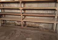 Großzügiges Wohnhaus am Dorfrand mit Nebengebäude