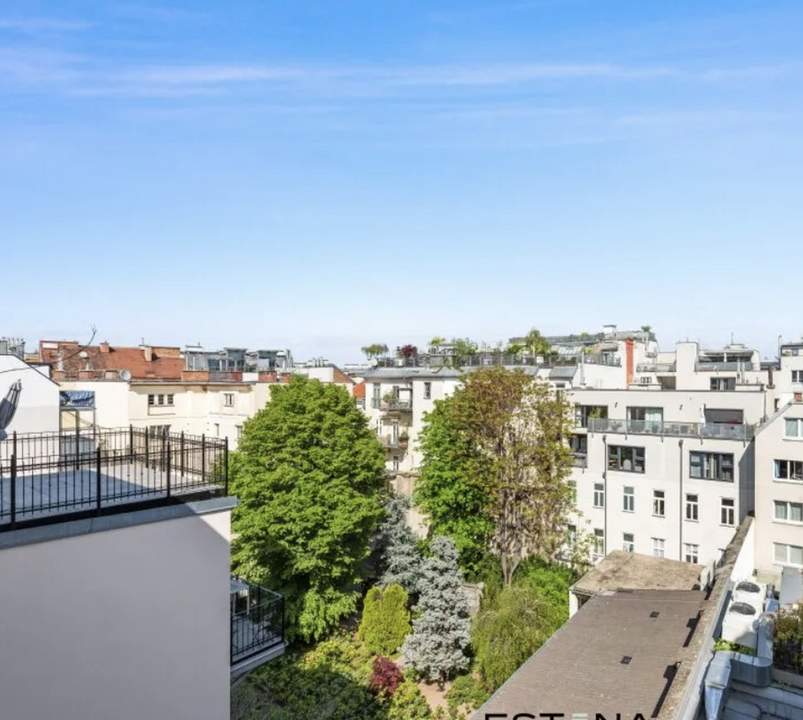 Dachgeschoss-Büro mit Balkon!! Klimatisiert in schönem Haus im 7ten.
