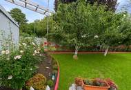 Charmantes Einfamilienhaus mit Einliegerwohnung, Garten und Garage – vielseitig nutzbar