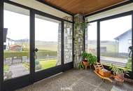 Stilvolles Ein- Zweifamilienhaus mit Doppelgarage und großen Garten