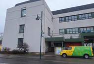 Helles Büro in zentraler Lage - sanierungsbedürftig