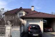 Großes Einfamilienhaus BJ 2002 mit Garage und Carport, voll unterkellert