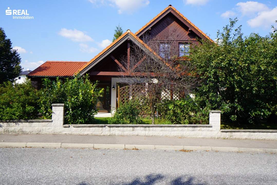 Schön gepflegtes Fertigteilhaus mit Carport und Wintergarten