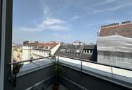 UNBEFRISTET: große 5 Zimmer im frisch ausgebauten Dachgeschoss mit Balkon!