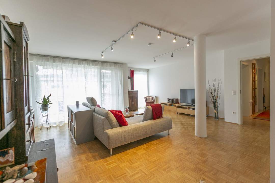 Großzügige 3-4 Zimmer Wohnung mit Tiefgaragenplatz und südseitigem Balkon im Sonnendorf