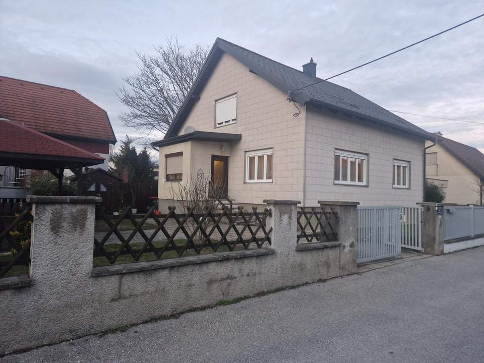 LIEBEVOLLES STADTHAUS MIT HERRLICHEM, RUHIGEN GARTEN SAMT LAUBE UND BESTER INFRASTRUKTUR DER STADT STOCKERAU