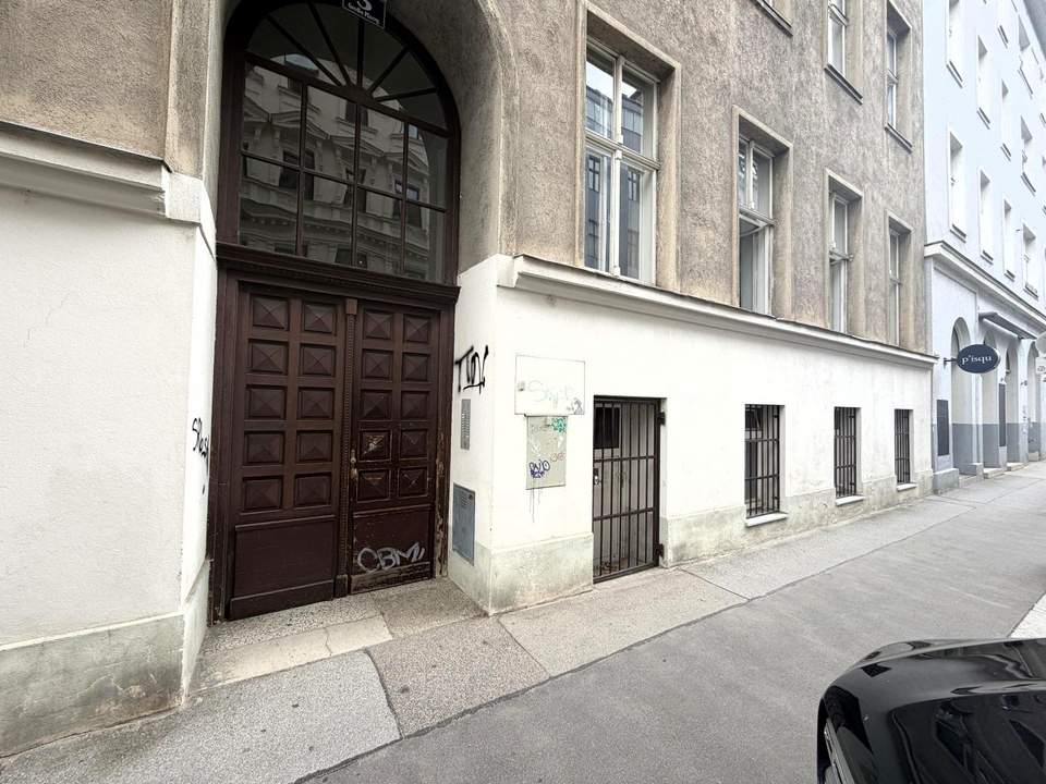 Vielseitig nutzbares Halbkellerlokal in zentraler Lage des 2. Bezirks // Versatile Semi-Basement Commercial Unit in a Central 2nd district location //