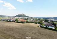 Sonniger Baugrund mit Burgblick
