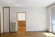 Zentrale Ruhelage * 2 Zimmer-Wohnung mit Balkon und PKW Stellplatz
