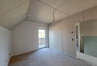Älteres Wohnhaus mit freistehender Garage samt Nebenraum und Garten in Ruhelage