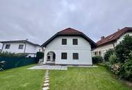IHR NEUES ZUHAUSE - GROßZÜGIGES EINFAMILIENHAUS MIT SWIMMINGPOOL IN FLORIDSDORF