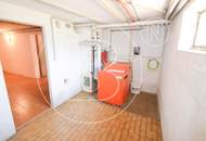 Großes Eckgrundstück mit renovierungsbedürftigem Haus!