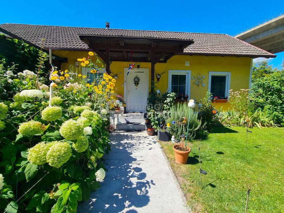 KAPITALANLAGE in PRESSBAUM: Charmantes Haus mit großem Pool